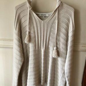 Cute and cozy drug rug style sweater!
